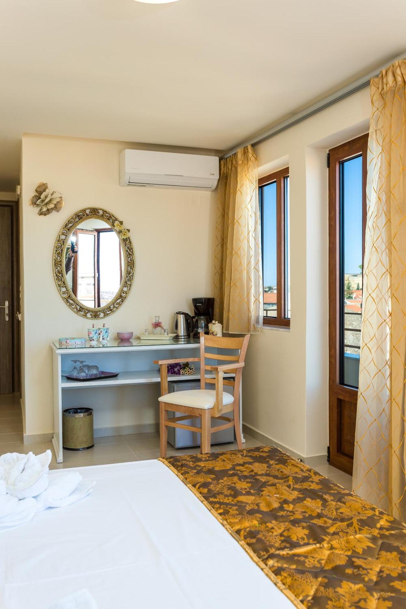 Polyxenia Suites Rethymno Exterior foto