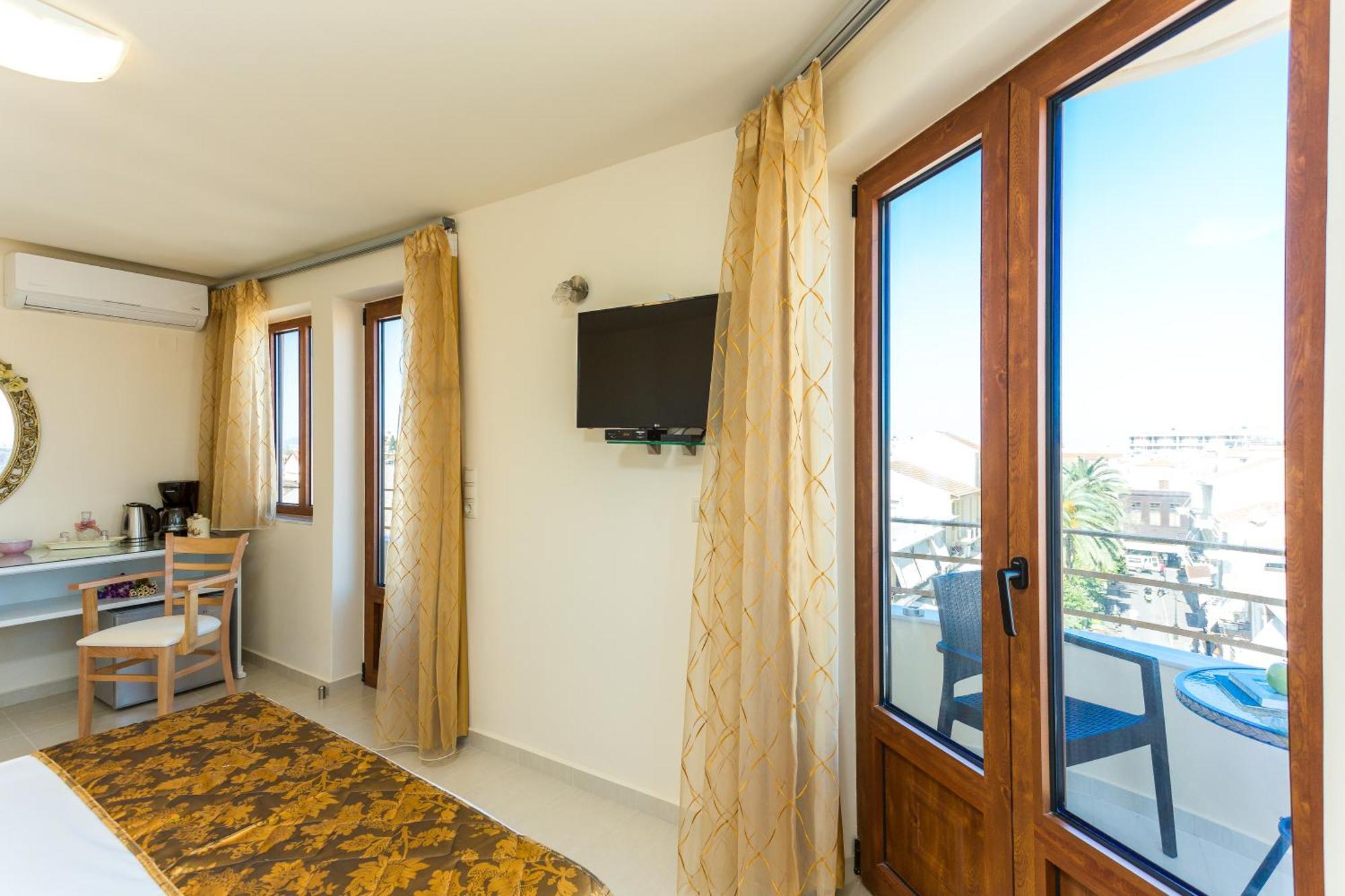 Polyxenia Suites Rethymno Exterior foto